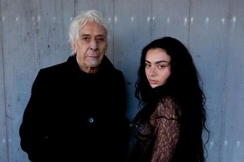 Charli XCX pubblica House con John Cale: primo ass...