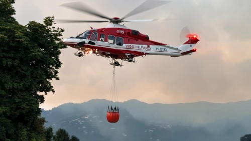 Video - Incendio sul Monte Goj a Como: 50 sfollati...
